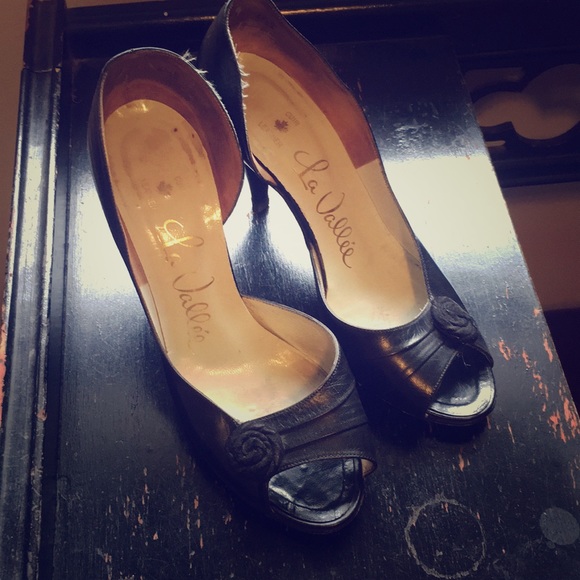 Vintage 1960’s Made-in-Canada Heels - Picture 1 of 5